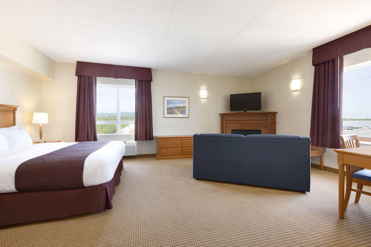 Days Inn & Suites By Wyndham Collingwood Buitenkant foto