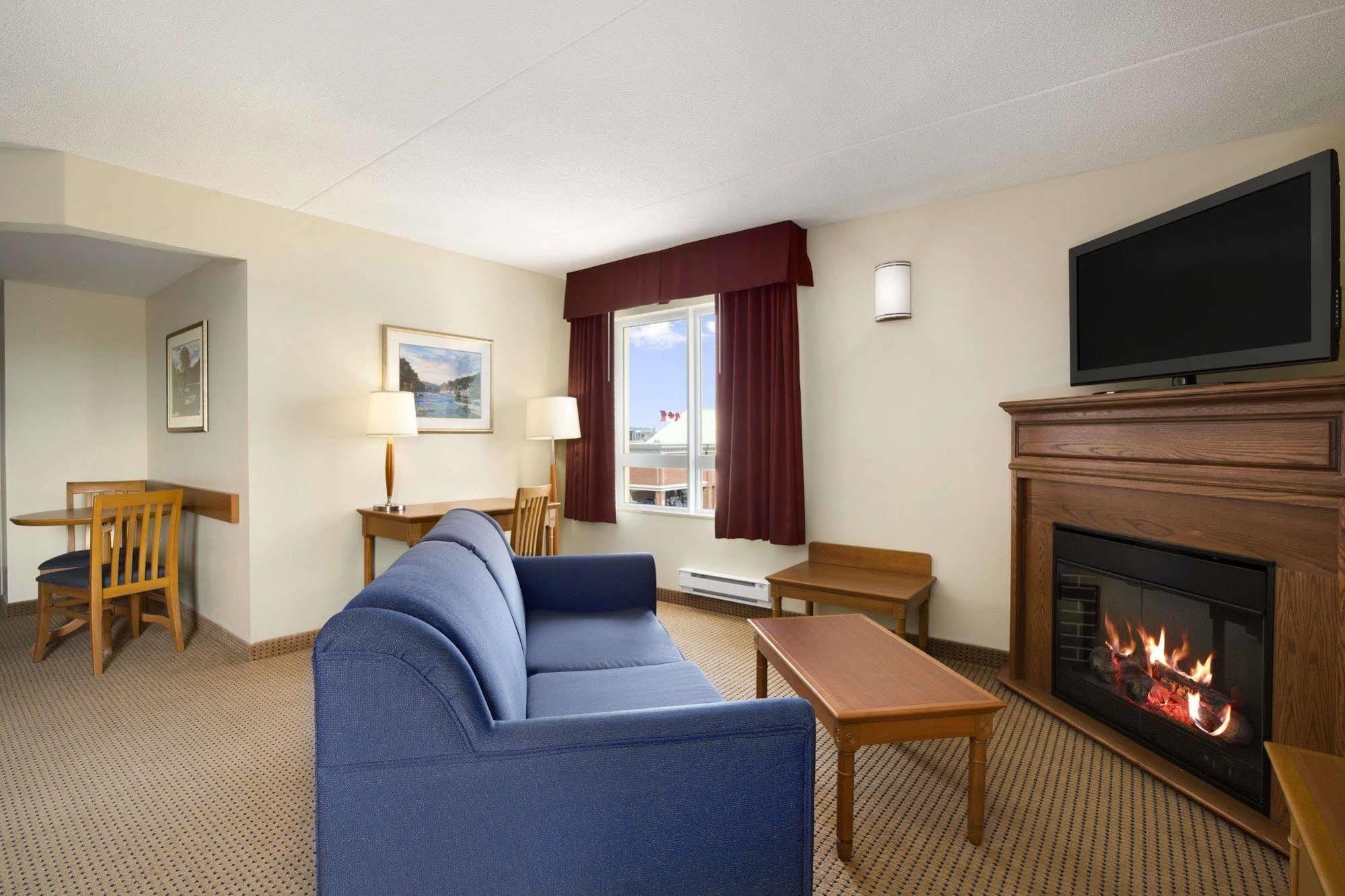 Days Inn & Suites By Wyndham Collingwood Buitenkant foto
