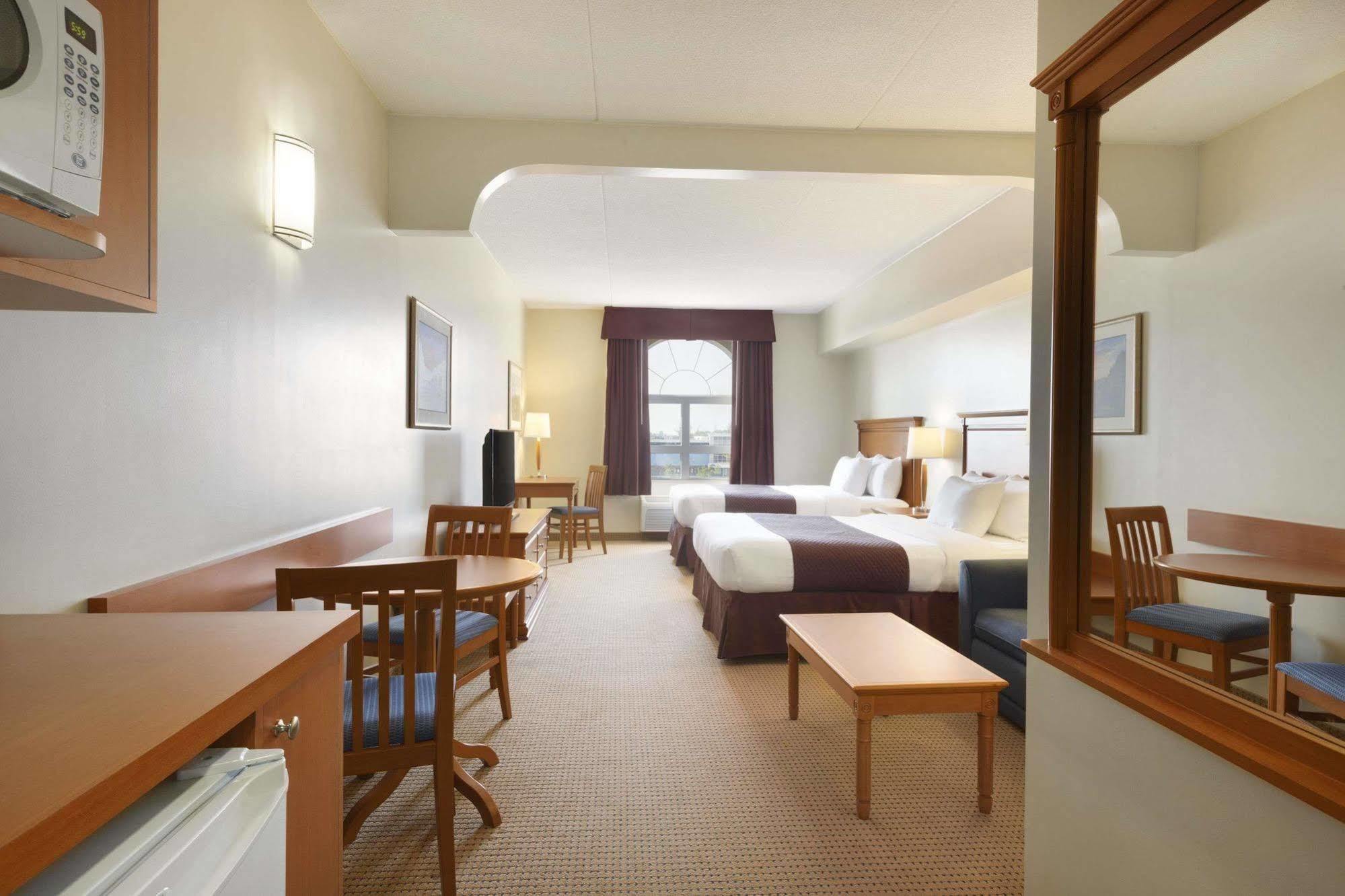 Days Inn & Suites By Wyndham Collingwood Buitenkant foto